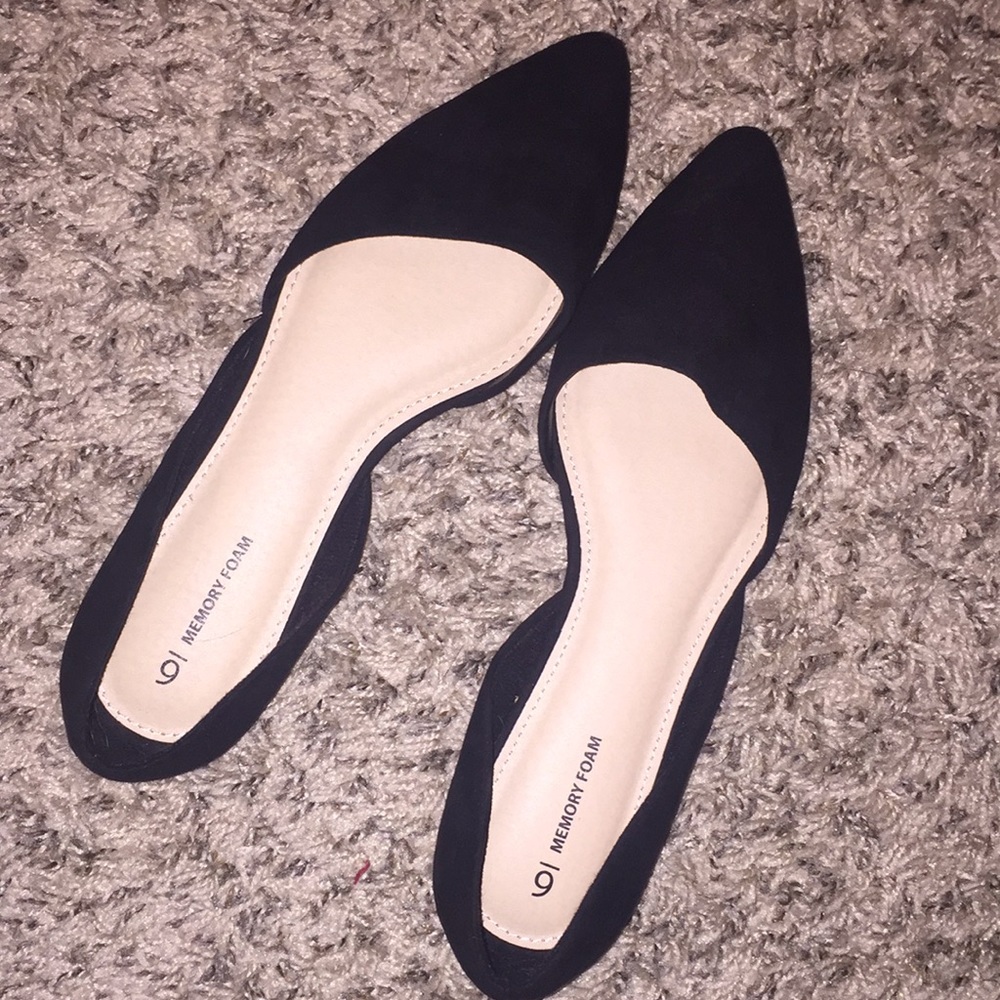NWOT Black pointed toe flats! Memory foam!
